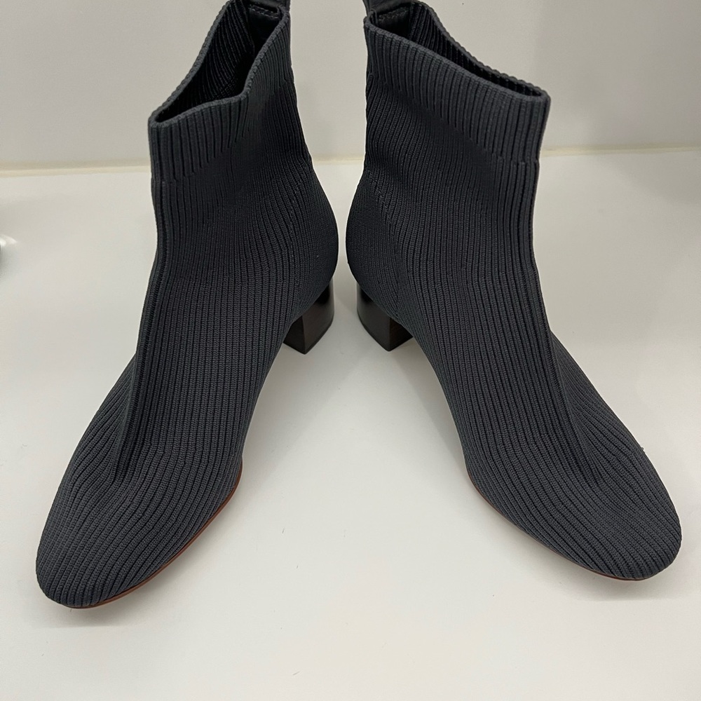 Everlane grey size 7 ankle boots